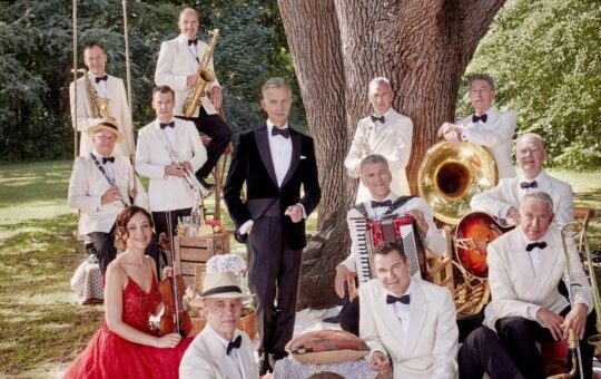 Max Raabe and Palast Orchester